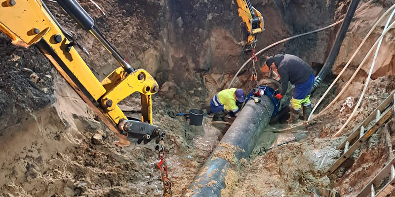 Mała Nieszawka - poważna awaria magistrali wodociągowej